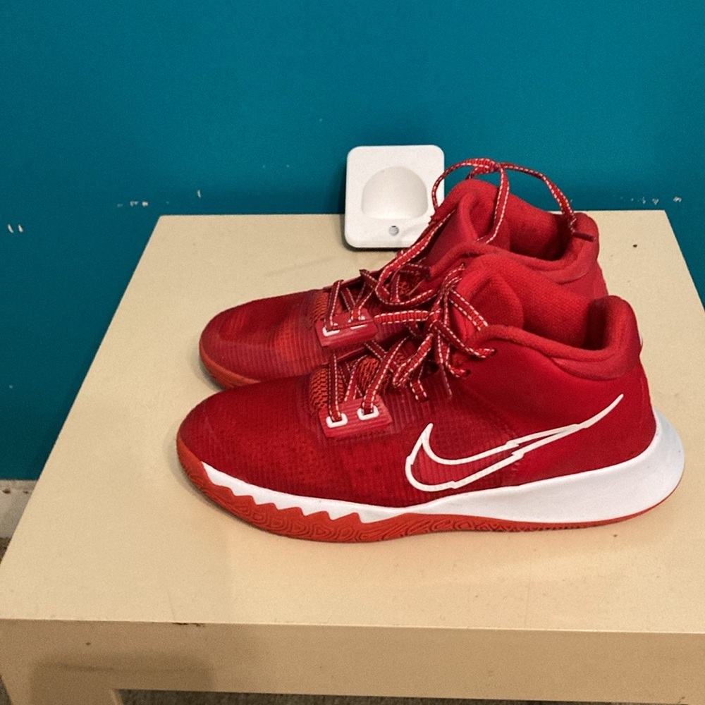 A pair of kyrie Irving Nike youth size 6